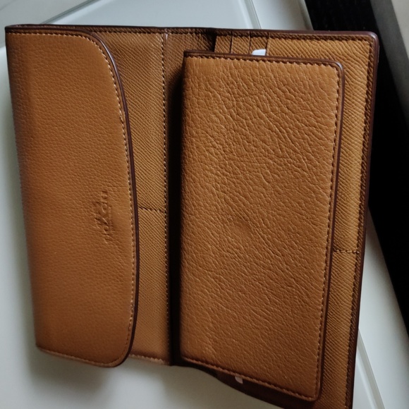 Coach New Wallet - Picture 7 of 8